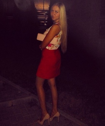 Моя нежная креативность и опыт позволят исполнить все твои грязные фантазии. У меня широкий спектр услуг, которые оставят тебя полностью удовлетворенным. Невероятные массажи, ролевые игры, BDSM - у меня нет пределов в удовольствии. Мои клиенты всегда возвращаются за неповторимыми ощущениями, и ты не станешь исключением. Живи наслаждением, воплощай фантазии в реальность вместе со мной. Открой новый мир удовольствия с горячими фото и отзывами. Эмоджи ➕💋🔥💦. Жду тебя в Москве для незабываемых встреч. 7614, 21 год